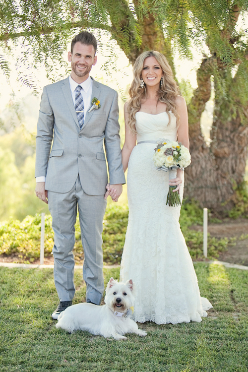 Yellow and white modern decor at Santiago Canyon Estate from April Smith & Co. Photography | junebugweddings.com Yellow and white modern decor at Santiago Canyon Estate from April Smith & Co. Photography | junebugweddings.com