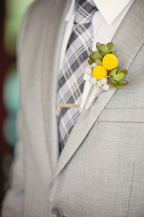 Yellow and white modern decor at Santiago Canyon Estate from April Smith & Co. Photography | junebugweddings.com Yellow and white modern decor at Santiago Canyon Estate from April Smith & Co. Photography | junebugweddings.com