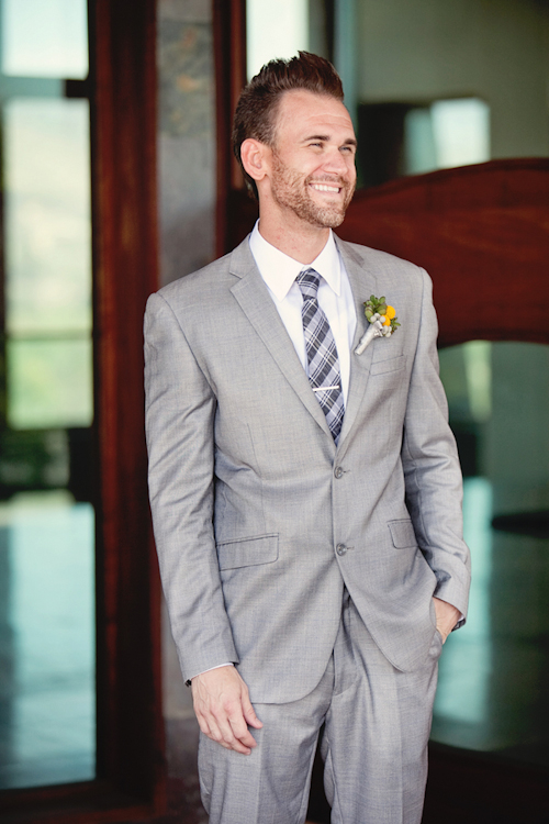 Yellow and white modern decor at Santiago Canyon Estate from April Smith & Co. Photography | junebugweddings.com Yellow and white modern decor at Santiago Canyon Estate from April Smith & Co. Photography | junebugweddings.com
