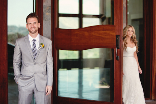 Yellow and white modern decor at Santiago Canyon Estate from April Smith & Co. Photography | junebugweddings.com Yellow and white modern decor at Santiago Canyon Estate from April Smith & Co. Photography | junebugweddings.com