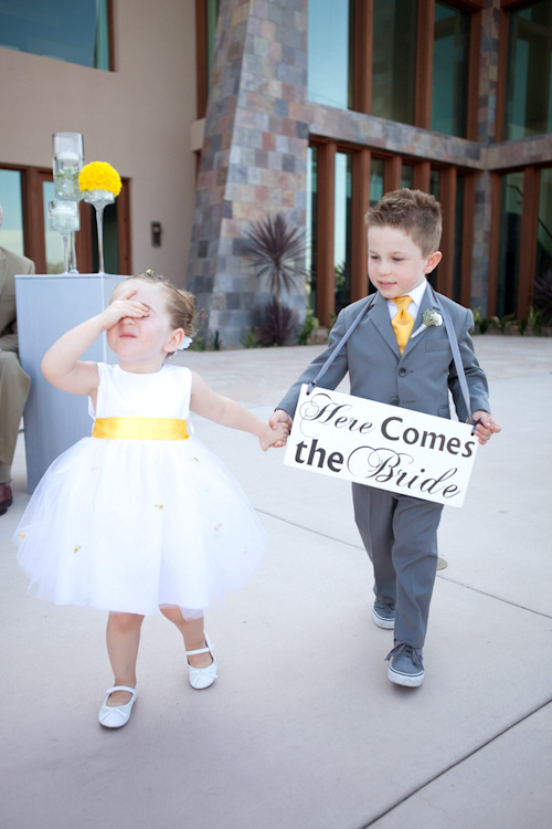 Yellow and white modern decor at Santiago Canyon Estate from April Smith & Co. Photography | junebugweddings.com Yellow and white modern decor at Santiago Canyon Estate from April Smith & Co. Photography | junebugweddings.com