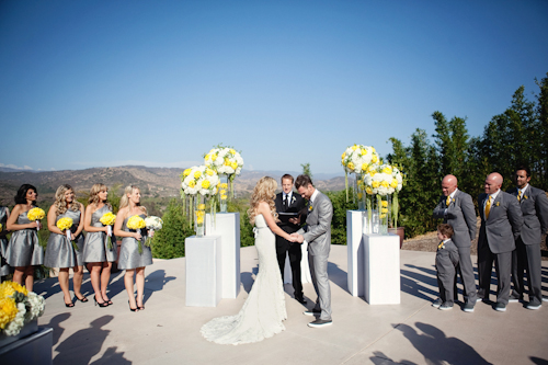 Yellow and white modern decor at Santiago Canyon Estate from April Smith & Co. Photography | junebugweddings.com Yellow and white modern decor at Santiago Canyon Estate from April Smith & Co. Photography | junebugweddings.com