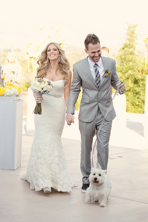 Yellow and white modern decor at Santiago Canyon Estate from April Smith & Co. Photography | junebugweddings.com Yellow and white modern decor at Santiago Canyon Estate from April Smith & Co. Photography | junebugweddings.com