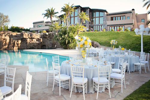 Yellow and white modern decor at Santiago Canyon Estate from April Smith & Co. Photography | junebugweddings.com Yellow and white modern decor at Santiago Canyon Estate from April Smith & Co. Photography | junebugweddings.com