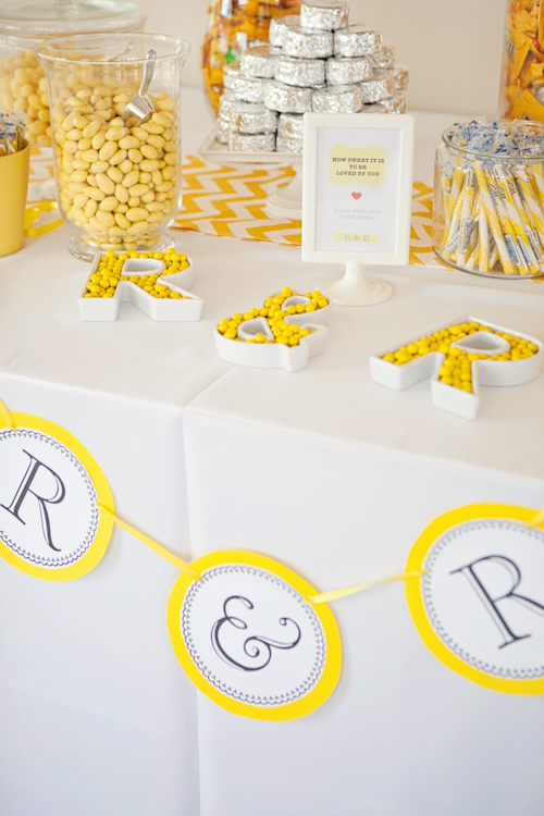 Yellow and white modern decor at Santiago Canyon Estate from April Smith & Co. Photography | junebugweddings.com Yellow and white modern decor at Santiago Canyon Estate from April Smith & Co. Photography | junebugweddings.com