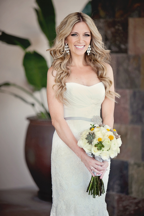 Yellow and white modern decor at Santiago Canyon Estate from April Smith & Co. Photography | junebugweddings.com Yellow and white modern decor at Santiago Canyon Estate from April Smith & Co. Photography | junebugweddings.com
