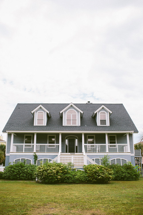 Southern wedding in Charleston, South Carolina, photos by Caroline Ghetes | via junebugweddings.com Southern wedding in Charleston, South Carolina, photos by Caroline Ghetes | via junebugweddings.com