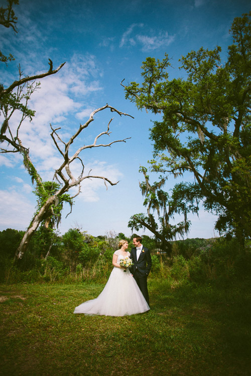 Southern wedding in Charleston, South Carolina, photos by Caroline Ghetes | via junebugweddings.com Southern wedding in Charleston, South Carolina, photos by Caroline Ghetes | via junebugweddings.com