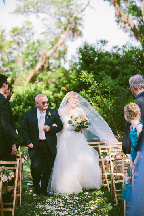 Southern wedding in Charleston, South Carolina, photos by Caroline Ghetes | via junebugweddings.com Southern wedding in Charleston, South Carolina, photos by Caroline Ghetes | via junebugweddings.com
