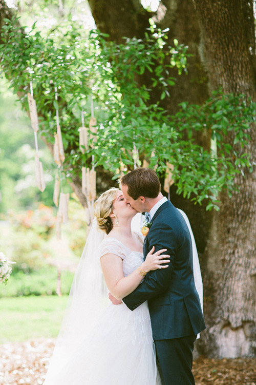 Southern wedding in Charleston, South Carolina, photos by Caroline Ghetes | via junebugweddings.com Southern wedding in Charleston, South Carolina, photos by Caroline Ghetes | via junebugweddings.com
