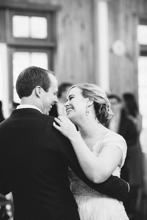 Southern wedding in Charleston, South Carolina, photos by Caroline Ghetes | via junebugweddings.com Southern wedding in Charleston, South Carolina, photos by Caroline Ghetes | via junebugweddings.com