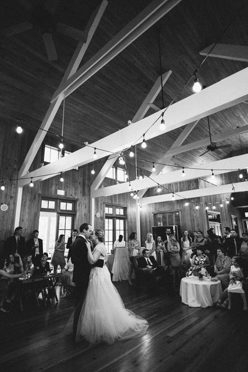 Southern wedding in Charleston, South Carolina, photos by Caroline Ghetes | via junebugweddings.com Southern wedding in Charleston, South Carolina, photos by Caroline Ghetes | via junebugweddings.com