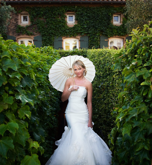 summer bride with a parasol - photo by Catherine Hall Studios | via junebugweddings.com summer bride with a parasol - photo by Catherine Hall Studios | via junebugweddings.com