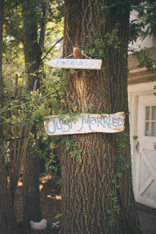 vintage inspired wedding at Blue Dress Barn in Michigan, with photos by Heather Jowett Photography | junebugweddings.com vintage inspired wedding at Blue Dress Barn in Michigan, with photos by Heather Jowett Photography | junebugweddings.com