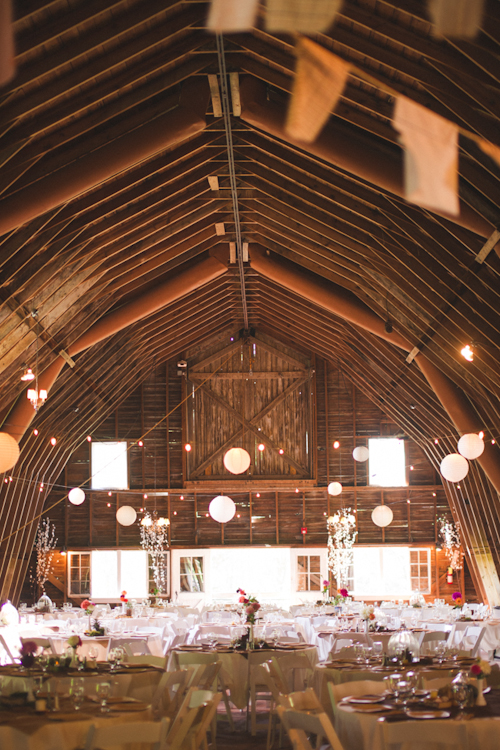 vintage inspired wedding at Blue Dress Barn in Michigan, with photos by Heather Jowett Photography | junebugweddings.com vintage inspired wedding at Blue Dress Barn in Michigan, with photos by Heather Jowett Photography | junebugweddings.com