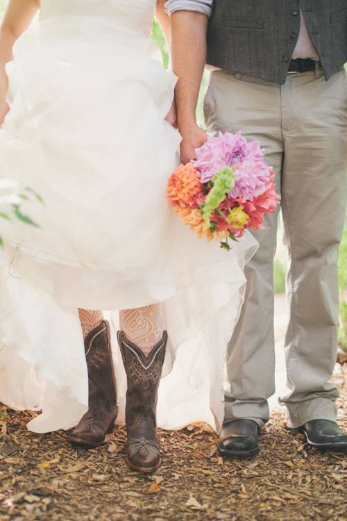 vintage inspired wedding at Blue Dress Barn in Michigan, with photos by Heather Jowett Photography | junebugweddings.com vintage inspired wedding at Blue Dress Barn in Michigan, with photos by Heather Jowett Photography | junebugweddings.com
