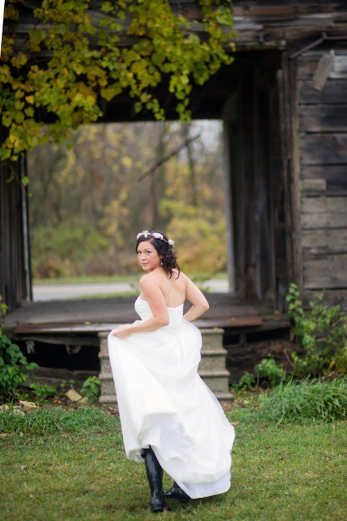 Barn wedding with woodland decor by Kelly Sweet Photography | junebugweddings.com Barn wedding with woodland decor by Kelly Sweet Photography | junebugweddings.com