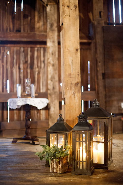 Barn wedding with woodland decor by Kelly Sweet Photography | junebugweddings.com Barn wedding with woodland decor by Kelly Sweet Photography | junebugweddings.com