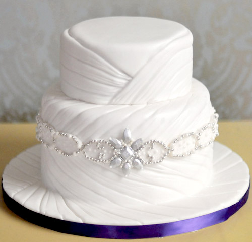 amazing fashion inspired jeweled wedding cakes from Lori Hutchinson of Toronto's The Caketress amazing fashion inspired jeweled wedding cake from Lori Hutchinson of Toronto's The Caketress
