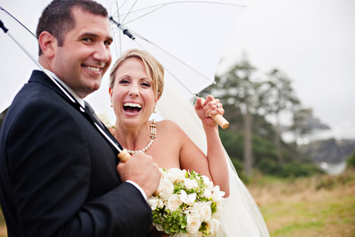 sweet outdoor wedding in the rain in Cannon Beach Oregon, Surfsand Resort, photography by Soul Mate Photo sweet outdoor wedding in the rain in Cannon Beach Oregon, Surfsand Resort, photography by Soul Mate Photo