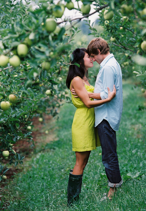 playful couple photos at Carter's Mountain Apple Orchard in Charlottesville, Va playful couple photos at Carter's Mountain Apple Orchard in Charlottesville, Va