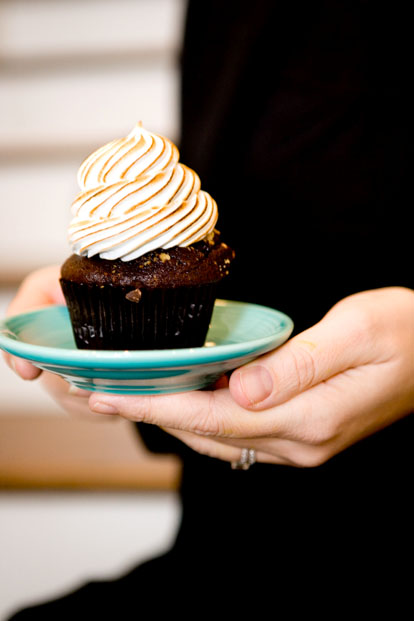 Trophy Cupcakes chocolate graham cracker and toasted marshmallow cupcakes recipe, as seen on Martha Stewart Trophy Cupcakes chocolate graham cracker and toasted marshmallow cupcakes recipe, as seen on Martha Stewart