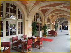 http://www.parismarais.com/place-des-vosges.htm http://www.parismarais.com/place-des-vosges.htm